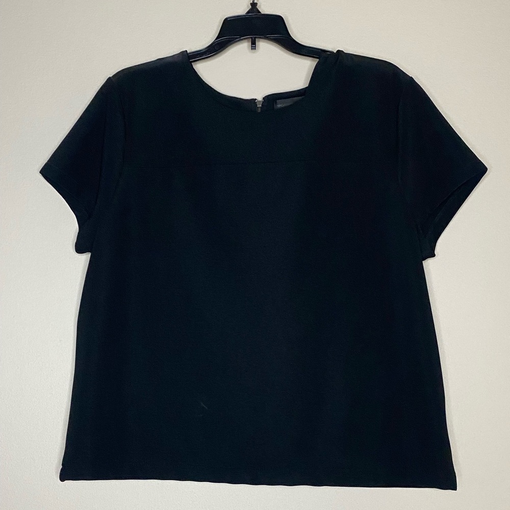 Worthington stylish black shirt sleeve blouse/crop fit with zipper on back.